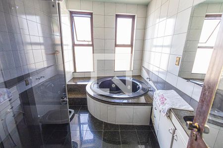 Casa à venda com 474m², 6 quartos e 4 vagas Casa à venda com 474m², 6 quartos e 4 vagasBanheiro Quarto 4 / Suíte