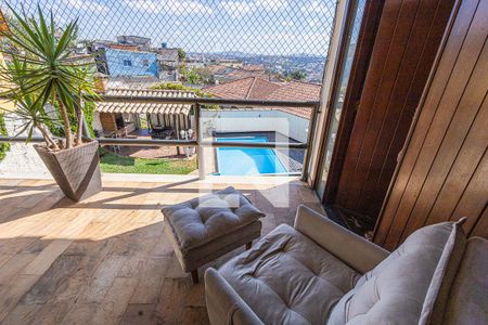 Casa à venda com 474m², 6 quartos e 4 vagas Casa à venda com 474m², 6 quartos e 4 vagasVaranda Quarto 6