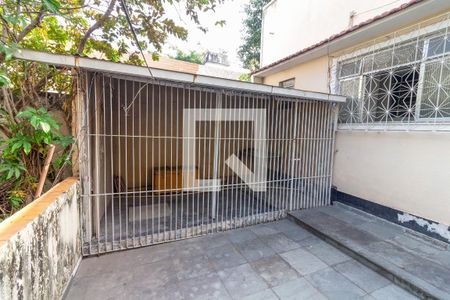 Casa à venda com 300m², 2 quartos e 3 vagas Casa à venda com 300m², 2 quartos e 3 vagasQuintal