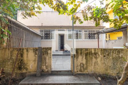 Casa à venda com 300m², 2 quartos e 3 vagas Casa à venda com 300m², 2 quartos e 3 vagasQuintal