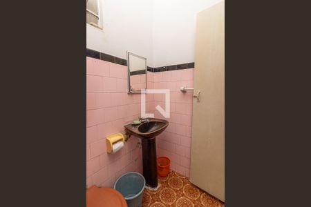 Casa à venda com 300m², 2 quartos e 3 vagas Casa à venda com 300m², 2 quartos e 3 vagasBanheiro