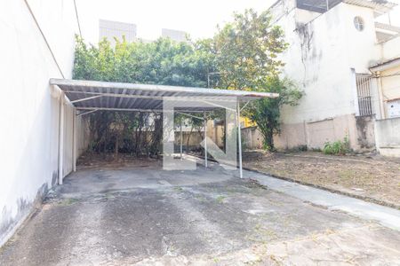 Casa à venda com 300m², 2 quartos e 3 vagas Casa à venda com 300m², 2 quartos e 3 vagasQuintal