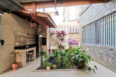 Casa à venda com 184m², 4 quartos e 2 vagasÁrea externa