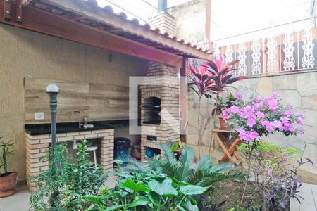 Casa à venda com 184m², 4 quartos e 2 vagasÁrea externa