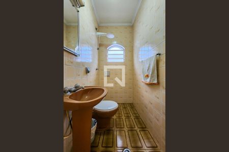 Casa à venda com 168m², 3 quartos e 2 vagas Casa à venda com 168m², 3 quartos e 2 vagasBanheiro Social