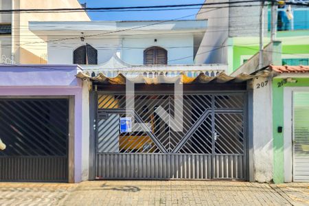 Casa à venda com 168m², 3 quartos e 2 vagas Casa à venda com 168m², 3 quartos e 2 vagasFachada