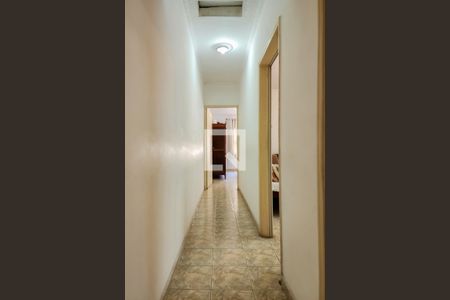 Casa à venda com 168m², 3 quartos e 2 vagas Casa à venda com 168m², 3 quartos e 2 vagasCorredor