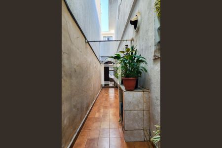 Casa à venda com 168m², 3 quartos e 2 vagas Casa à venda com 168m², 3 quartos e 2 vagasCorredor