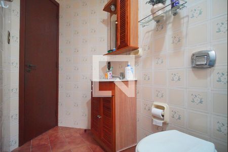 Casa à venda com 325m², 4 quartos e 4 vagas Casa à venda com 325m², 4 quartos e 4 vagasBanheiro