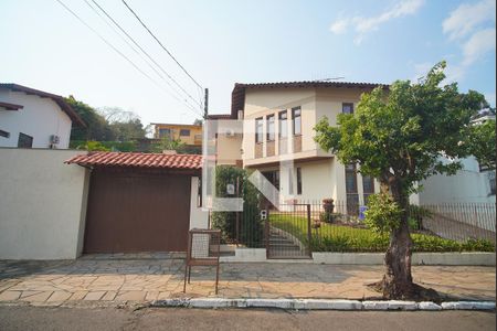 Casa à venda com 325m², 4 quartos e 4 vagas Casa à venda com 325m², 4 quartos e 4 vagasFachada