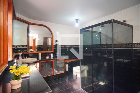 Casa à venda com 325m², 4 quartos e 4 vagas Casa à venda com 325m², 4 quartos e 4 vagasBanheiro da Suíte