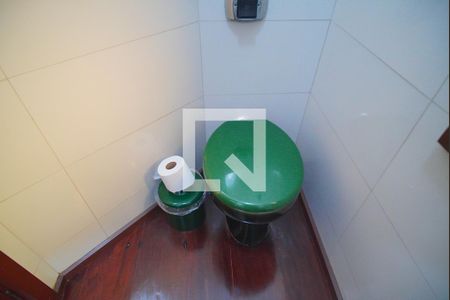 Casa à venda com 325m², 4 quartos e 4 vagas Casa à venda com 325m², 4 quartos e 4 vagasLavabo