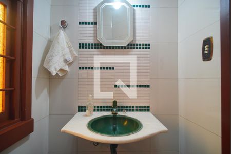 Casa à venda com 325m², 4 quartos e 4 vagas Casa à venda com 325m², 4 quartos e 4 vagasLavabo