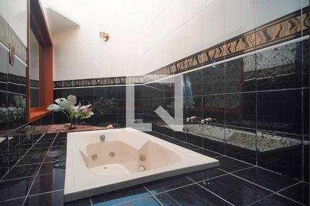 Casa à venda com 325m², 4 quartos e 4 vagas Casa à venda com 325m², 4 quartos e 4 vagasBanheiro da Suíte