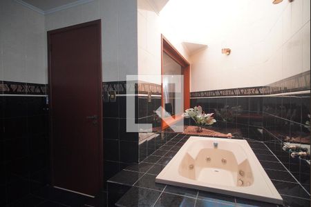 Casa à venda com 325m², 4 quartos e 4 vagas Casa à venda com 325m², 4 quartos e 4 vagasBanheiro da Suíte