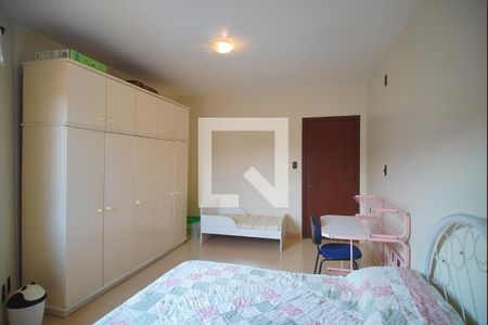 Casa à venda com 325m², 4 quartos e 4 vagas Casa à venda com 325m², 4 quartos e 4 vagasQuarto 2