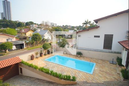 Casa à venda com 325m², 4 quartos e 4 vagas Casa à venda com 325m², 4 quartos e 4 vagasVista do Quarto 2