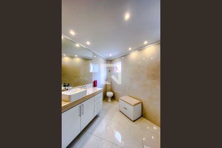 Casa à venda com 170m², 2 quartos e 1 vagaBanheiro da Suíte