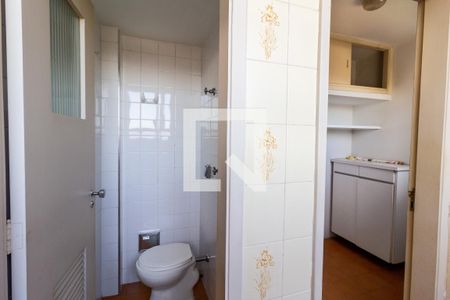 Apartamento à venda com 93m², 2 quartos e 1 vaga Apartamento à venda com 93m², 2 quartos e 1 vagaBanheiro da Área de Serviço