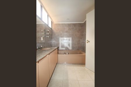 Apartamento à venda com 374m², 4 quartos e 4 vagasBanheiro