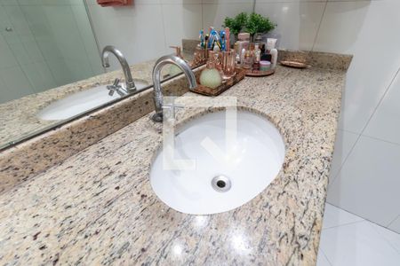 Casa à venda com 222m², 3 quartos e 5 vagasBanheiro da Suíte 1