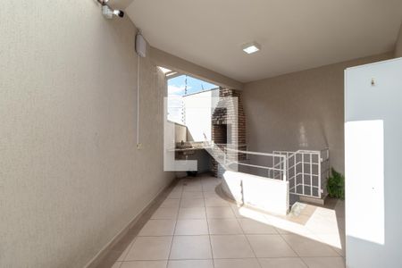 Casa à venda com 222m², 3 quartos e 5 vagasQuintal dos Fundos