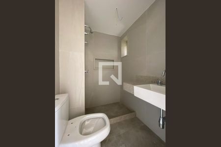 Apartamento à venda com 82m², 3 quartos e 1 vaga Apartamento à venda com 82m², 3 quartos e 1 vagaBanheiro da suíte