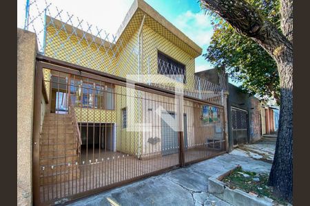 Casa à venda com 173m², 2 quartos e 1 vaga Casa à venda com 173m², 2 quartos e 1 vagaFachada