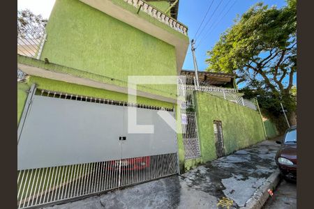 Casa à venda com 132m², 3 quartos e 1 vaga Casa à venda com 132m², 3 quartos e 1 vagaFachada