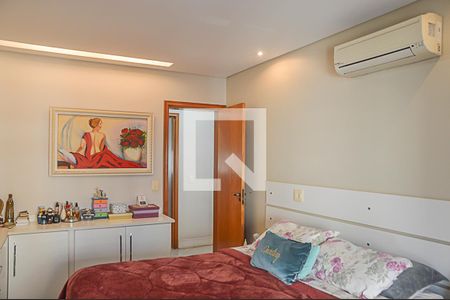 Apartamento à venda com 203m², 4 quartos e 4 vagasQuarto 2 - Suíte