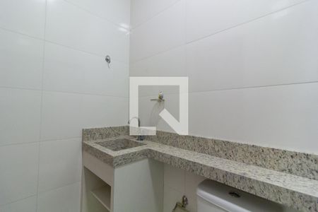 Casa à venda com 100m², 2 quartos e 2 vagasBanheiro da Suíte 2