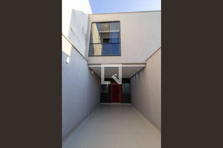 Casa à venda com 100m², 2 quartos e 2 vagasFachada