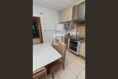 Casa à venda com 89m², 2 quartos e 2 vagas Casa à venda com 89m², 2 quartos e 2 vagasCozinha