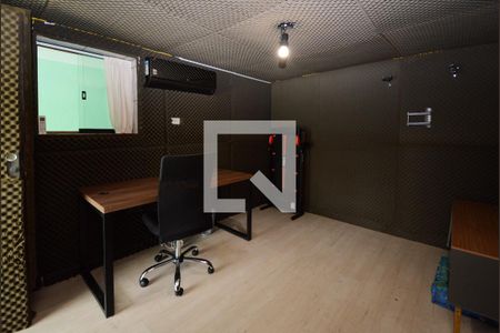 Casa à venda com 125m², 3 quartos e 2 vagas Casa à venda com 125m², 3 quartos e 2 vagasEscritório