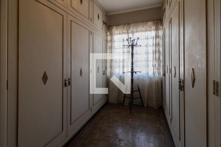 Casa à venda com 240m², 4 quartos e 2 vagascloset na suíte2
