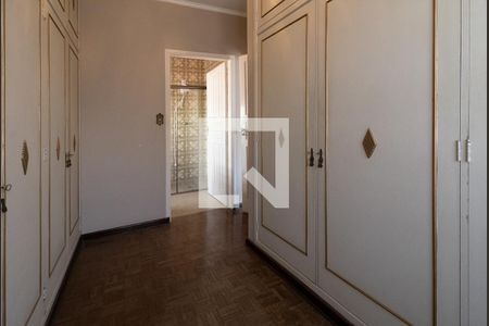 Casa à venda com 240m², 4 quartos e 2 vagascloset na suíte2