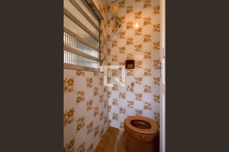 Casa à venda com 240m², 4 quartos e 2 vagasbanheiro na área de serviço