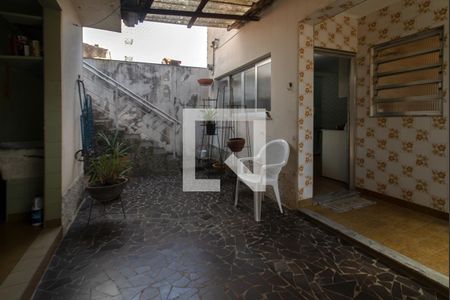 Casa à venda com 240m², 4 quartos e 2 vagasquintal com espaço para a churrasqueira