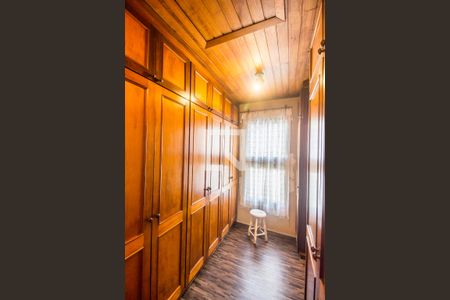 Casa de condomínio à venda com 300m², 4 quartos e 4 vagas Casa de condomínio à venda com 300m², 4 quartos e 4 vagasCloset da suíte