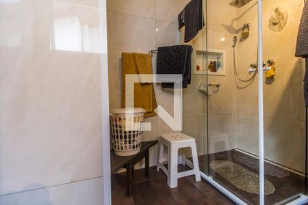 Casa de condomínio à venda com 300m², 4 quartos e 4 vagas Casa de condomínio à venda com 300m², 4 quartos e 4 vagasBanheiro da Suíte 1