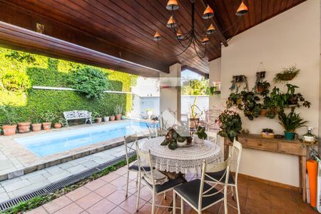 Casa de condomínio à venda com 300m², 4 quartos e 4 vagas Casa de condomínio à venda com 300m², 4 quartos e 4 vagasVaranda