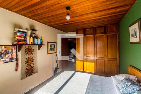 Casa de condomínio à venda com 300m², 4 quartos e 4 vagas Casa de condomínio à venda com 300m², 4 quartos e 4 vagasQuarto 4