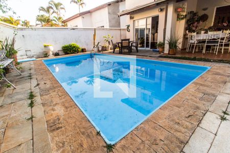 Casa de condomínio à venda com 300m², 4 quartos e 4 vagas Casa de condomínio à venda com 300m², 4 quartos e 4 vagasPiscina