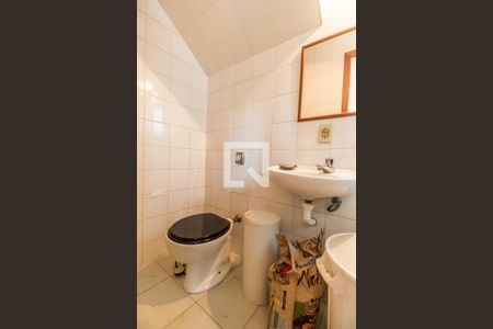 Casa de condomínio à venda com 300m², 4 quartos e 4 vagas Casa de condomínio à venda com 300m², 4 quartos e 4 vagasBanheiro de serviço