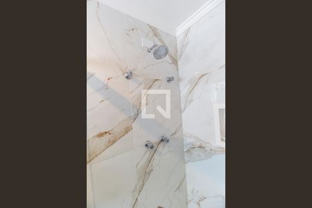 Casa de condomínio à venda com 300m², 4 quartos e 4 vagas Casa de condomínio à venda com 300m², 4 quartos e 4 vagasBanheiro da Suíte 2