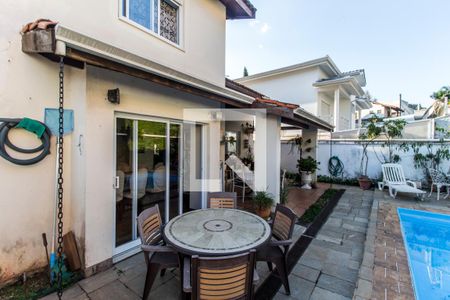 Casa de condomínio à venda com 300m², 4 quartos e 4 vagas Casa de condomínio à venda com 300m², 4 quartos e 4 vagasVaranda