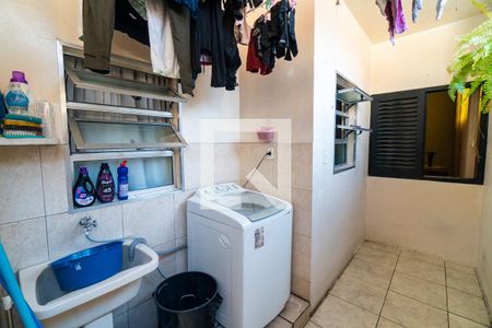 Apartamento à venda com 152m², 3 quartos e sem vaga Apartamento à venda com 152m², 3 quartos e sem vagaLavanderia