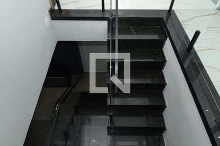 Casa para alugar com 250m², 3 quartos e 2 vagasEscada