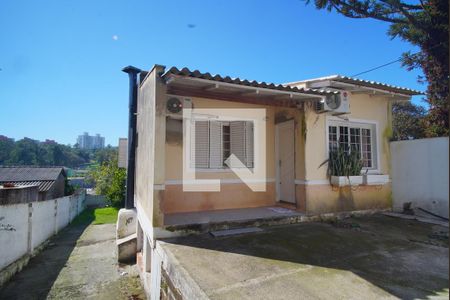 Casa à venda com 100m², 4 quartos e 6 vagasFachada e Garagem