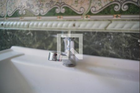 Casa à venda com 100m², 4 quartos e 6 vagasBanheiro Corredor 1 - Torneira